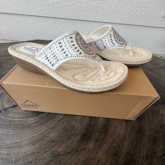 Cliff Women's White Thong Sandals Size 8M - Picture 1 of 6